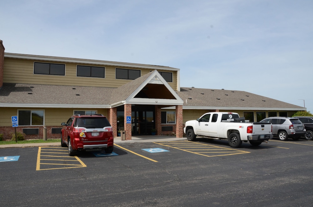 AmericInn by Wyndham West Burlington - photo 58