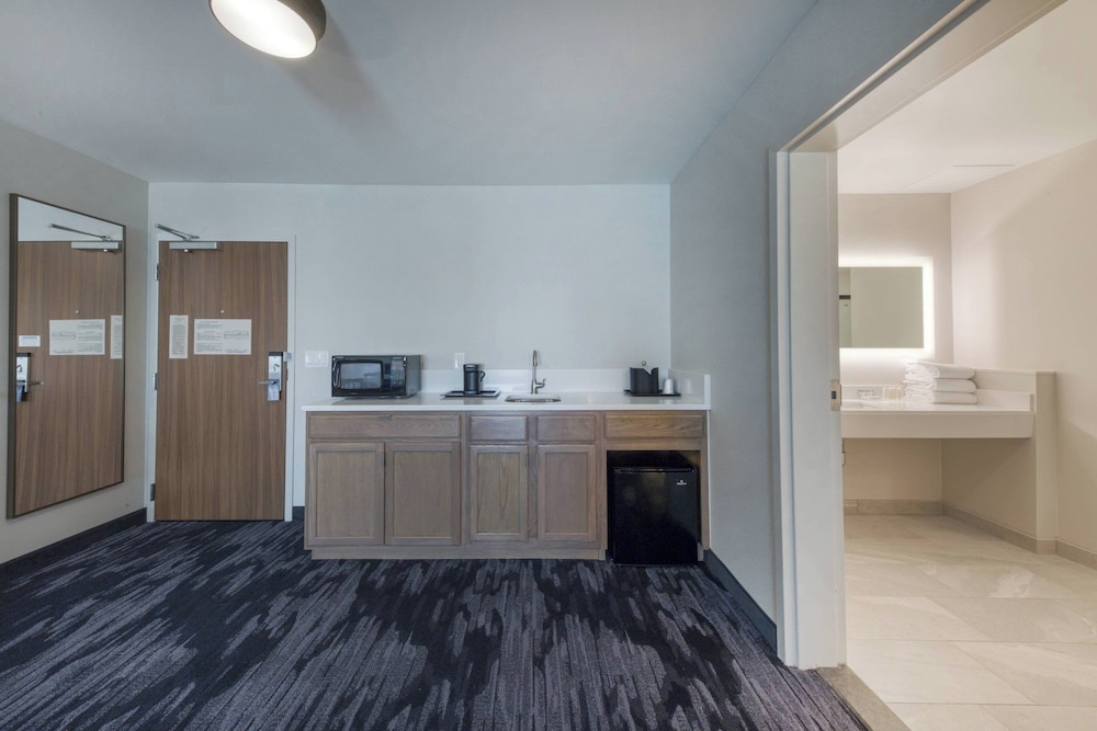 Fairfield Inn & Suites by Marriott Charlotte Belmont - photo 38