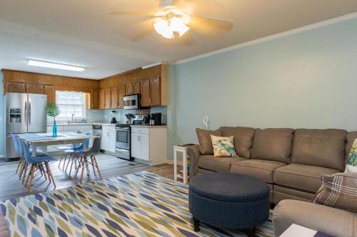Beach Happy by Oak Island Accommodations - photo 38