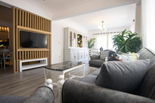 Lovely 3BR Apartment in Heart of Mohandseen — 4-Star Luxury Hotel in Cairo, Egypt