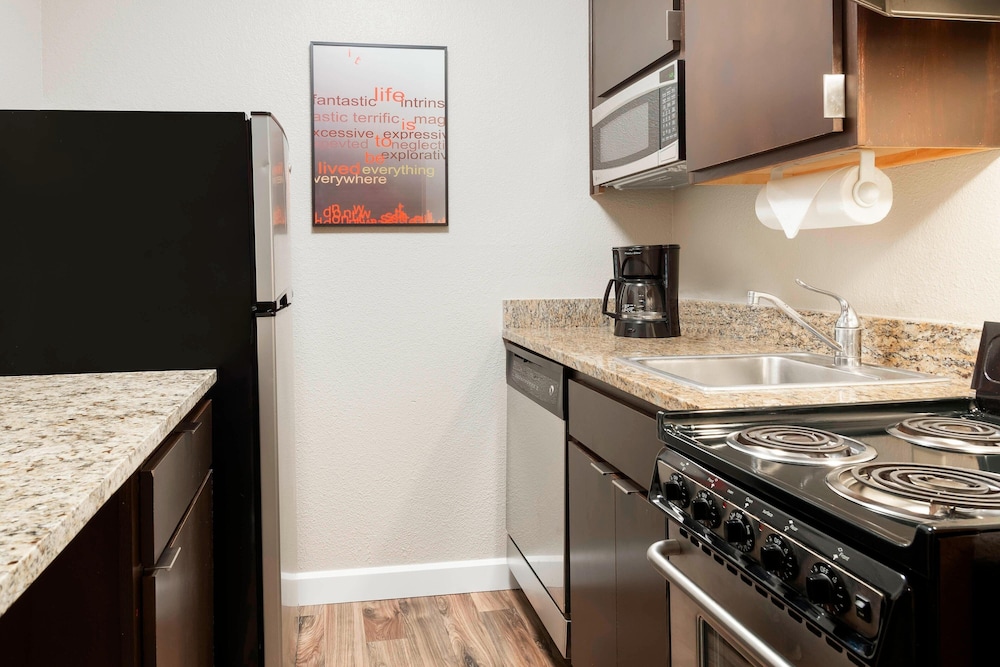 TownePlace Suites by Marriott Savannah Midtown - photo 11