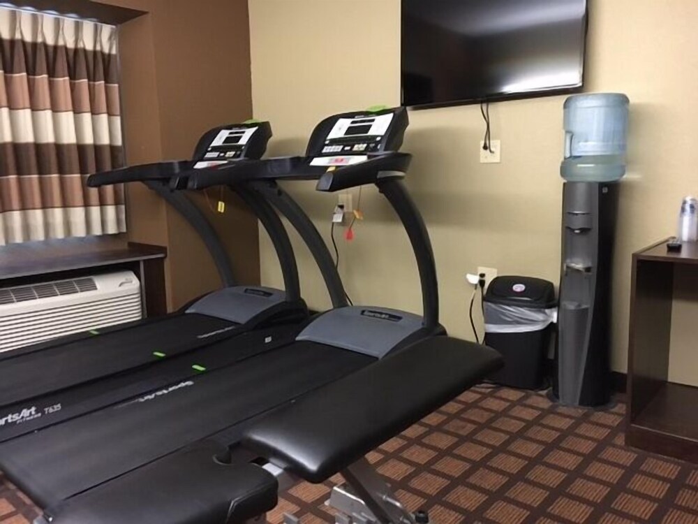 Microtel Inn & Suites by Wyndham Kenedy Karnes City - photo 17