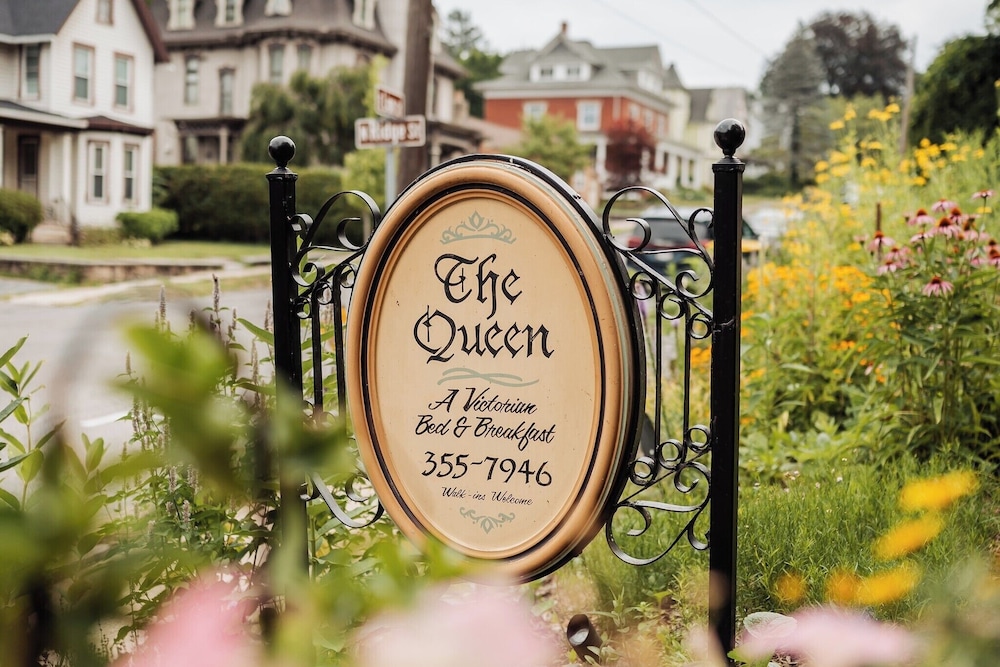 The Queen A Victorian Bed & Breakfast - photo 90