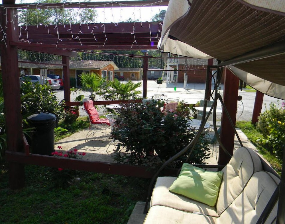 Little Shamrock Motel - photo 29
