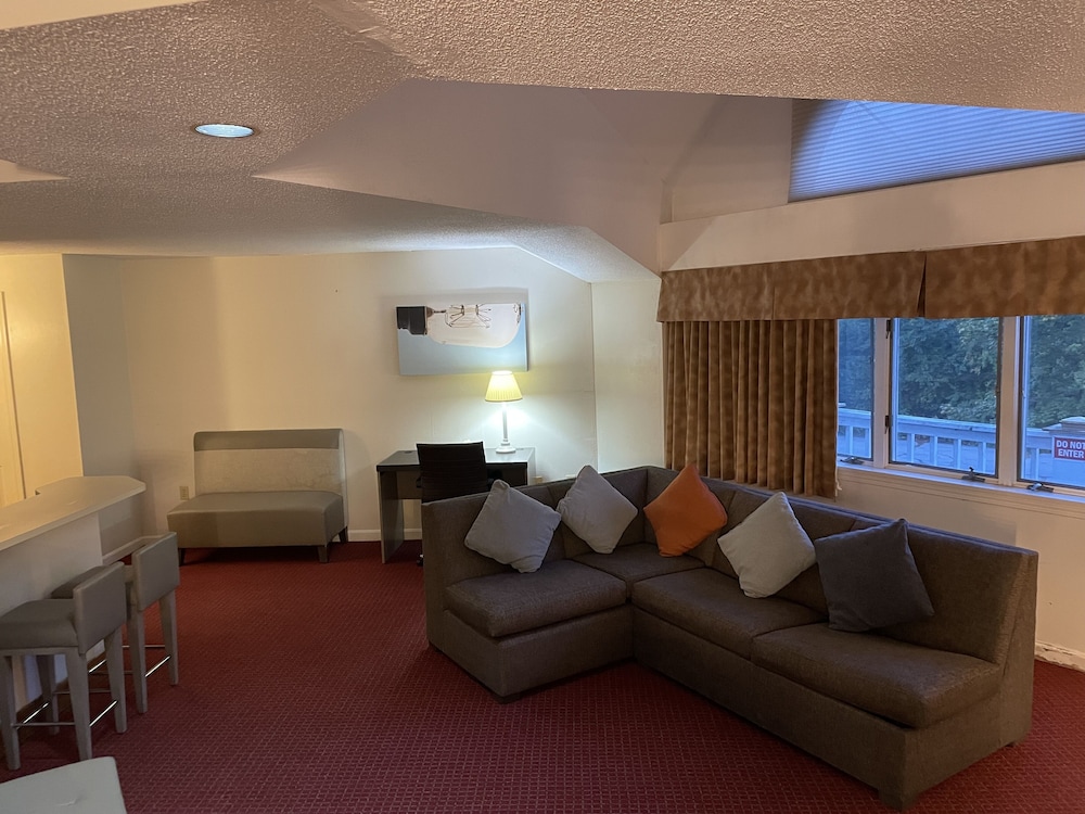 Gold Star Inn & Suites - photo 12