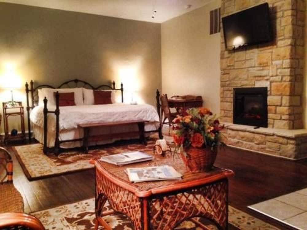 Captain Wohlt Inn Bed & Breakfast - photo 2