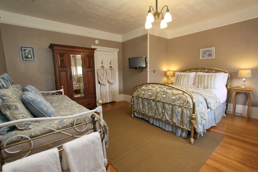 Kelley & Young Wine Garden Inn - photo 25