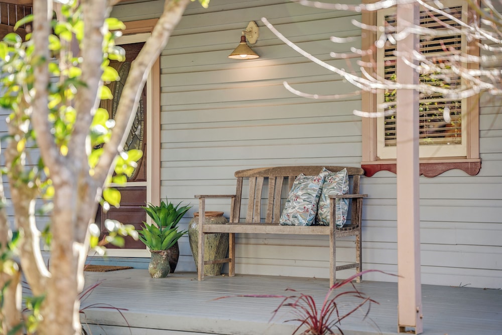 Whispering Pines Cottages — 4-Star Luxury Hotel in Wentworth Falls, Australia