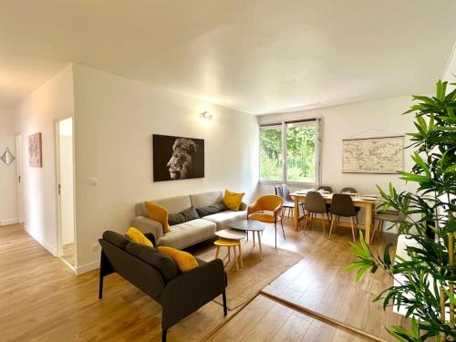 Azur Reims Au Bord de L’eau Avec Parking in Reims, France