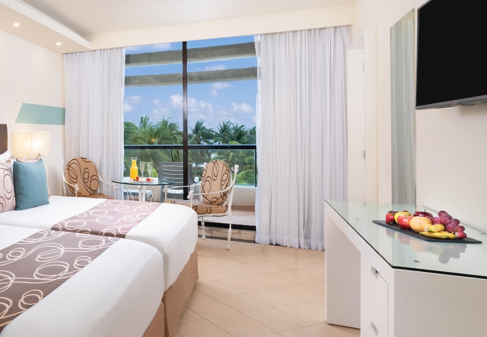 The Grand Oasis Cancun All Inclusive