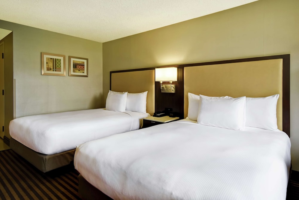 DoubleTree by Hilton Hotel Pleasanton at the Club - photo 10