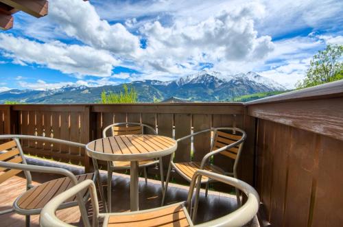 Select Top 4 by Alpen Apartments — 4-Star Luxury Hotel in Piesendorf, Austria