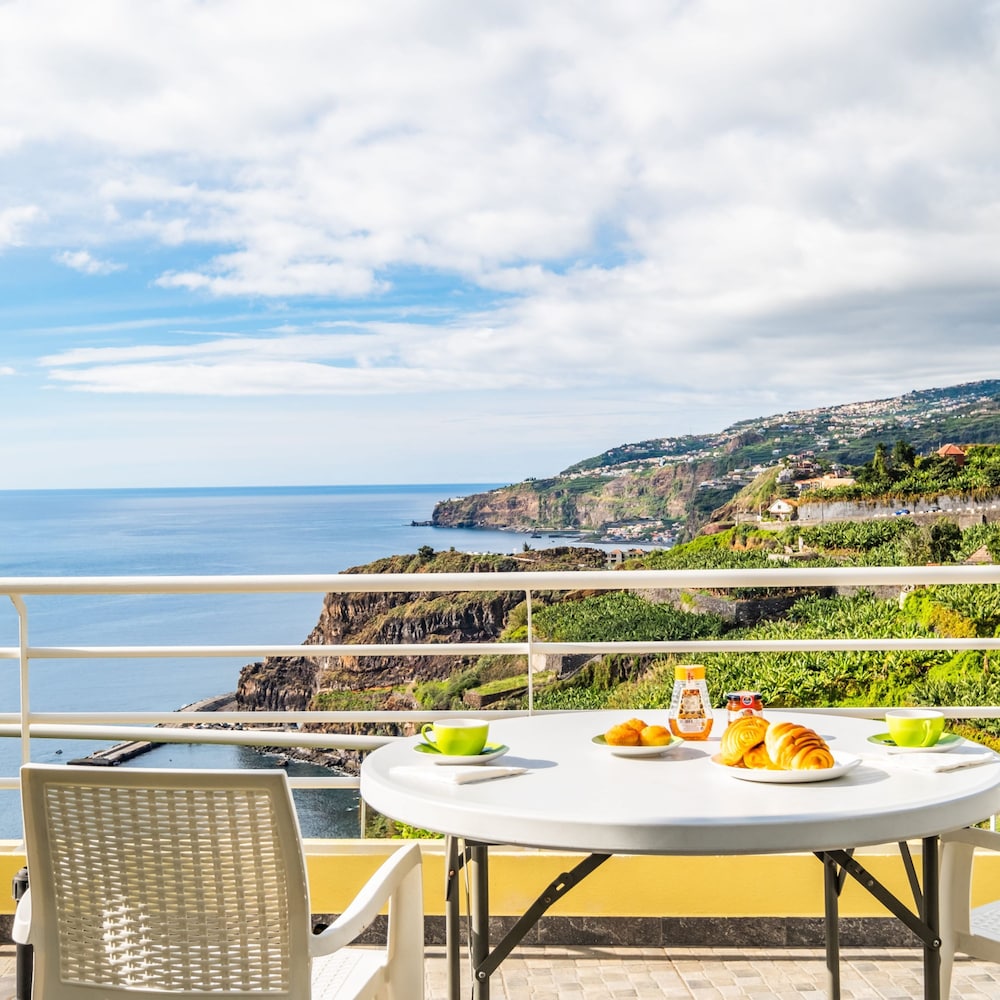 Cantinho Do Sol By Homie — Ribeira Brava