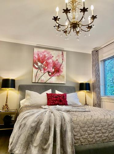 Downtown Luxury Victorian Retreat in Toronto, Canada