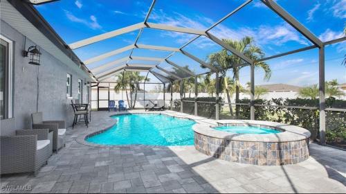 Amazing House in Cape Coral — 4-Star Luxury Hotel in Cape Coral, United States
