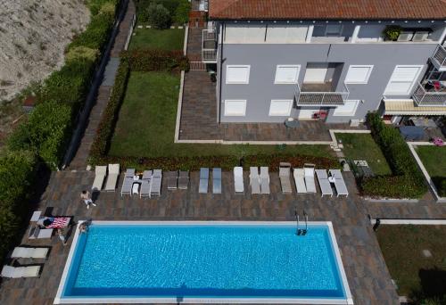 Casetta Giù Al Lago — 4-Star Luxury Hotel in Padenghe Sul Garda, Italy