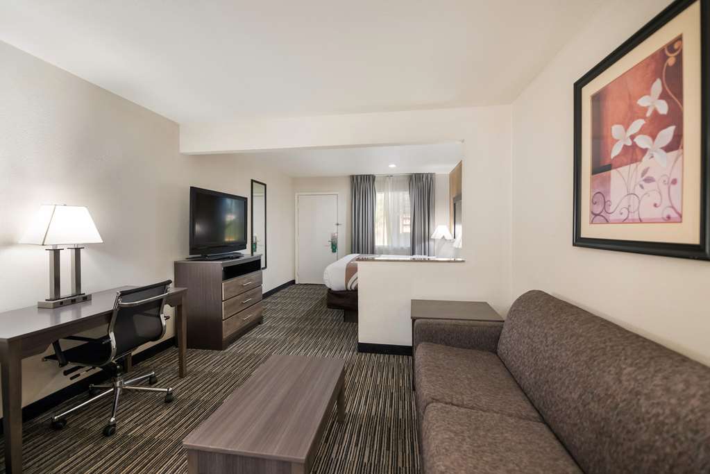 Quality Inn & Suites Lufkin - photo 13