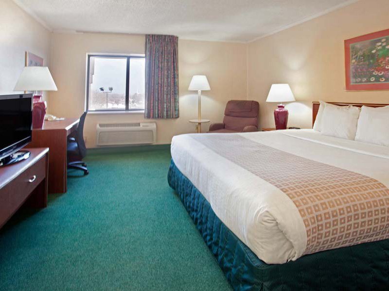 Norwood Inn & Suites Indianapolis East Post Drive - photo 3