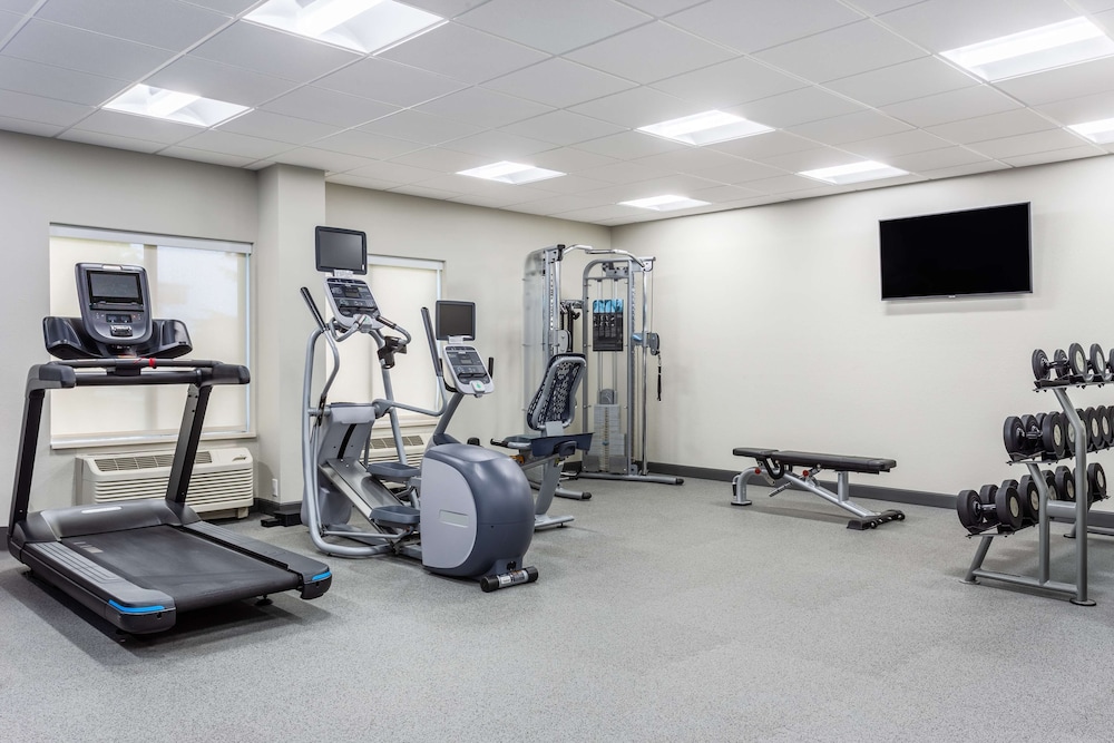 Hampton Inn Sioux Falls - photo 31
