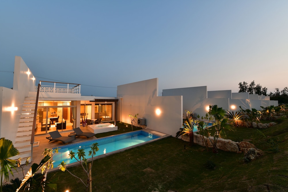 Feliz Villa Suite Irabujima Sawada — 4-Star Luxury Hotel in Miyakojima, Japan