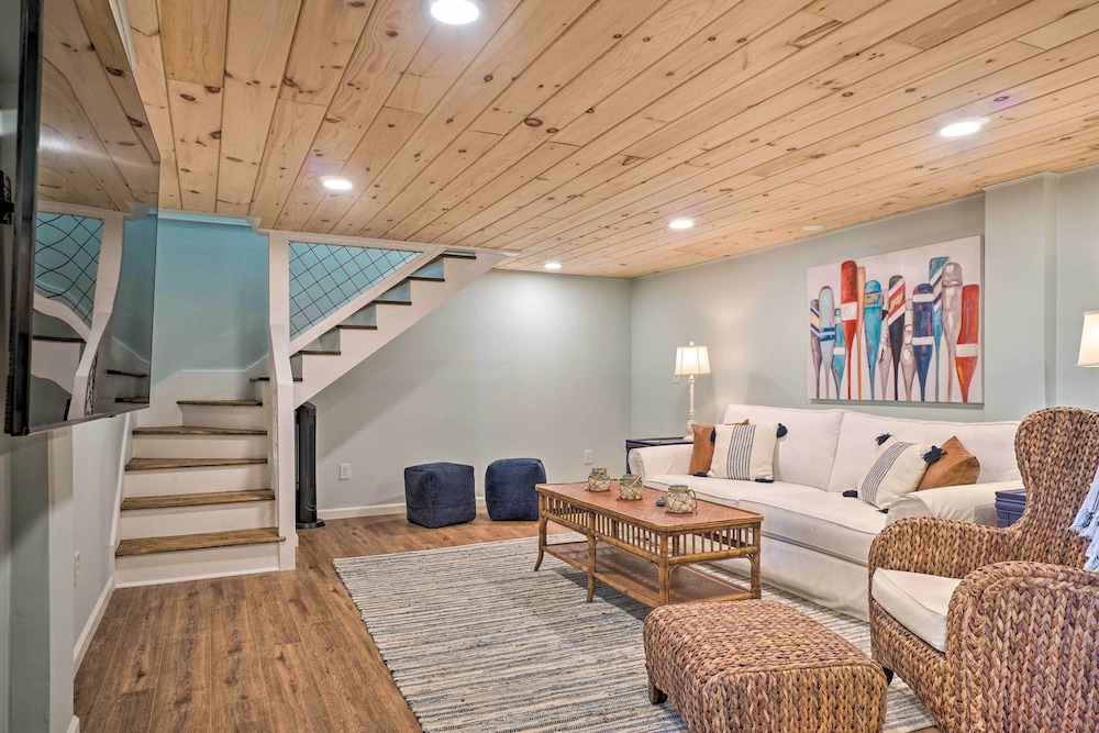 Hayesville Lake Getaway with Balcony and Mtn Views — hotel in Hayesville