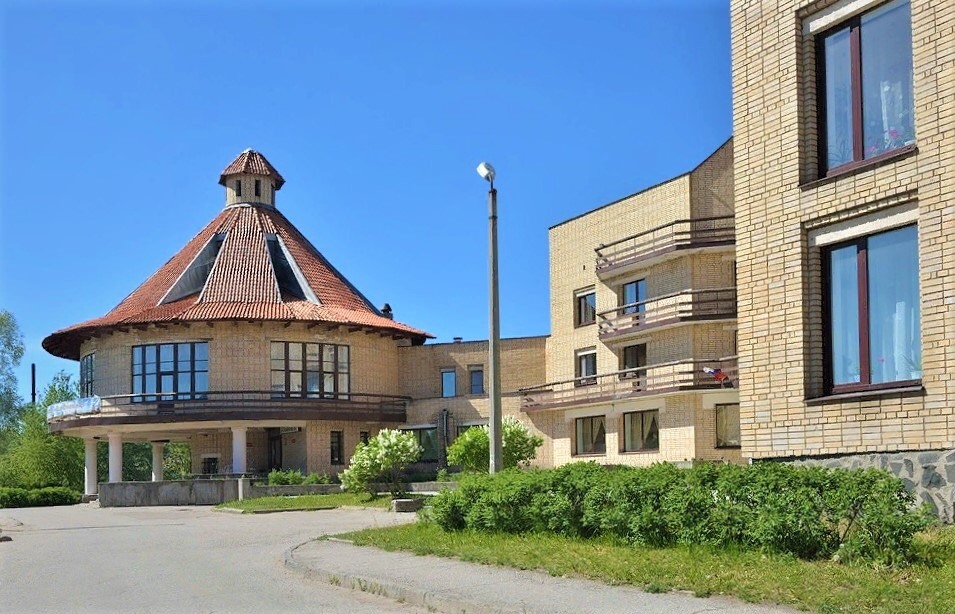 Oloniya - carbon neutral hotel in Olonets
