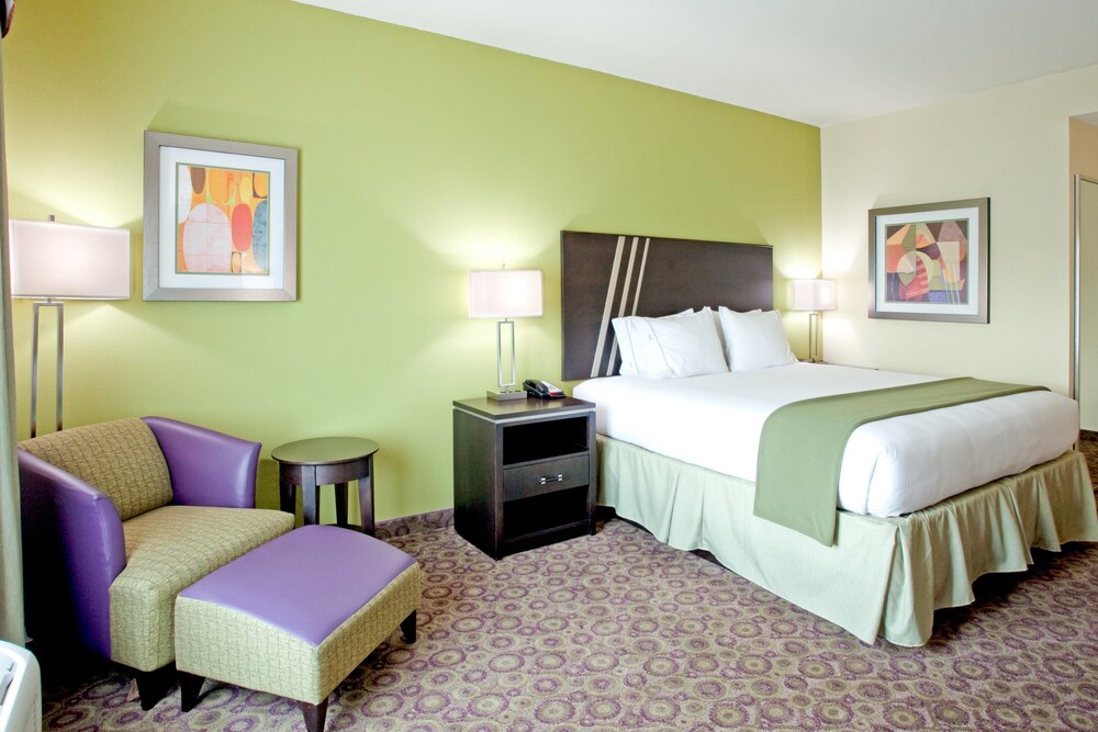 Holiday Inn Express & Suites Clemson by IHG - photo 16