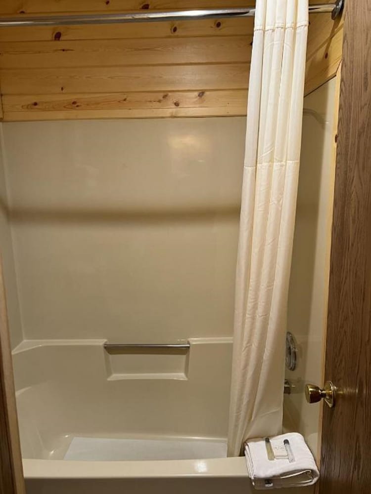 Waterfront Inn Mackinaw City - photo 16