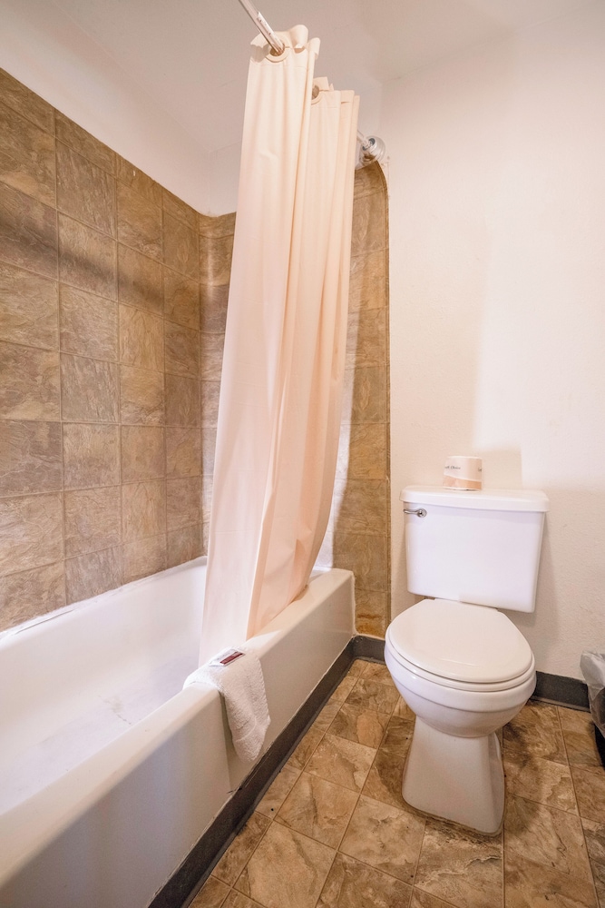 Unicorn Inn by OYO Portland - photo 41