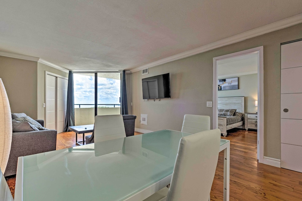 Modern Waterfront Hudson Condo with Resort Pool - photo 9