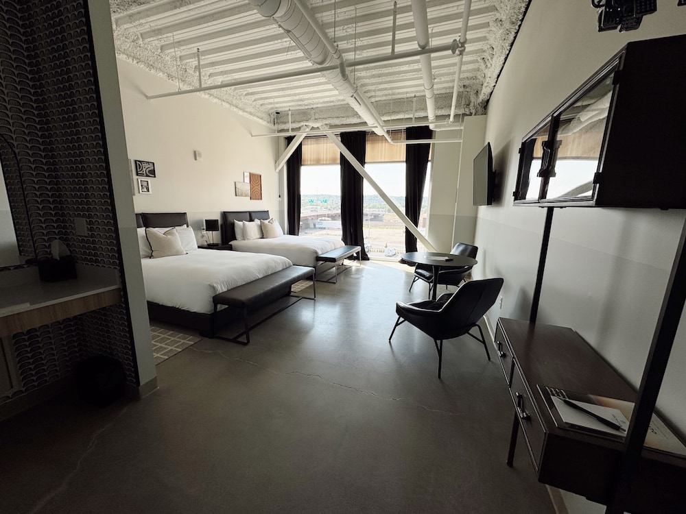 Arch and Cable Hotel - photo 25