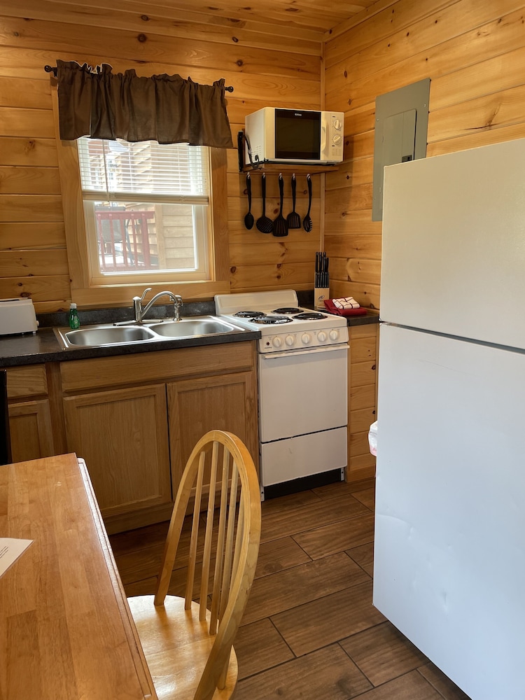 Hill View Motel and Cottages - photo 27