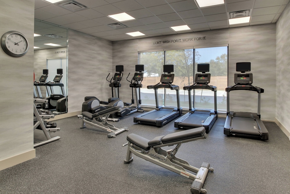Fairfield Inn & Suites by Marriott Houston Brookhollow - photo 13