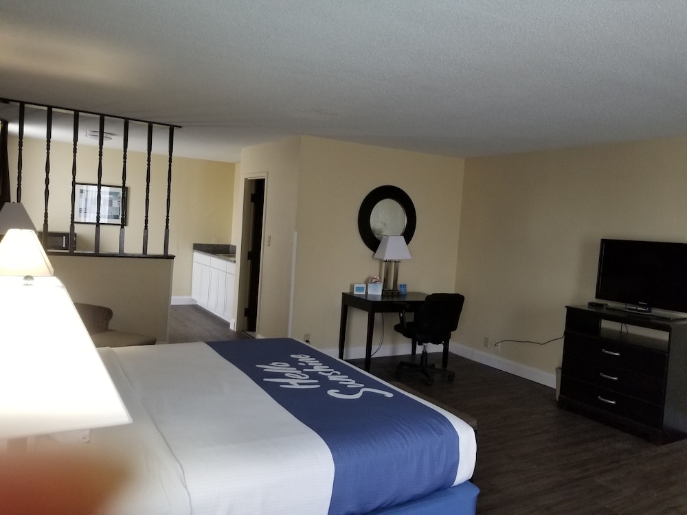 Days Inn by Wyndham Easley Greenville Clemson Area - photo 22