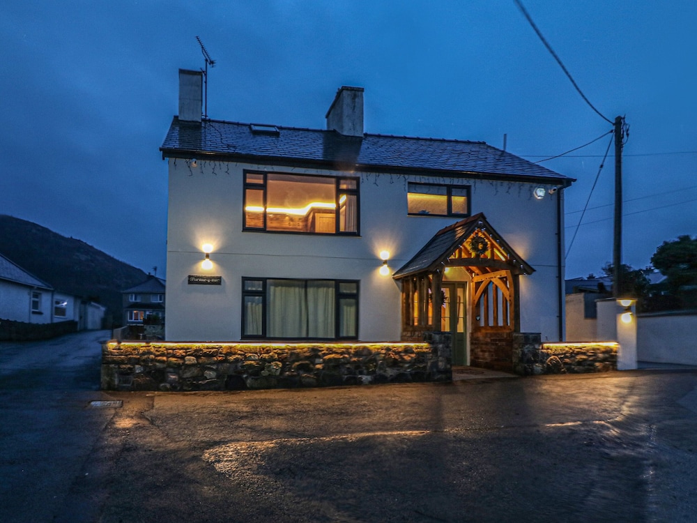 Murmur Y Mor - carbon neutral hotel in Pwllheli