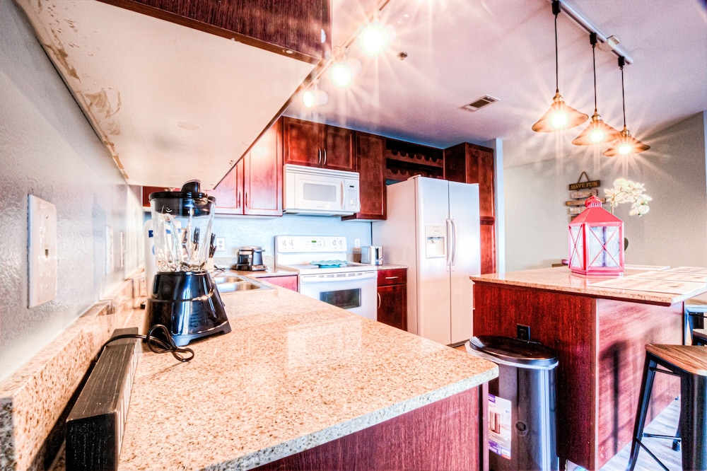 Laketown Wharf Resort by Aneliya's Rentals - photo 370