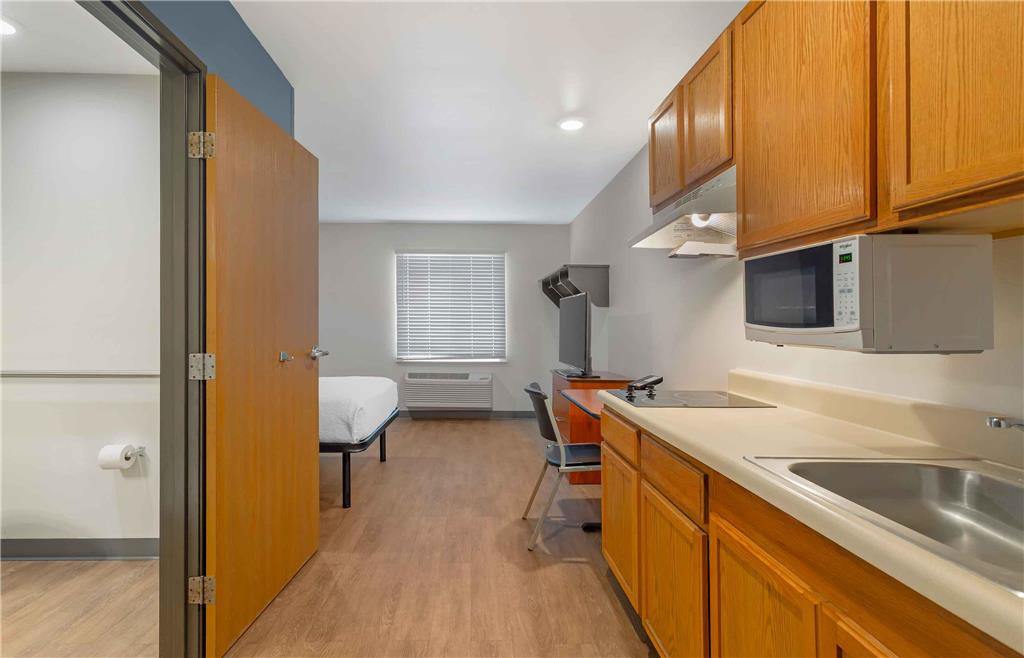 Extended Stay America Select Suites Fort Myers Northeast - photo 12