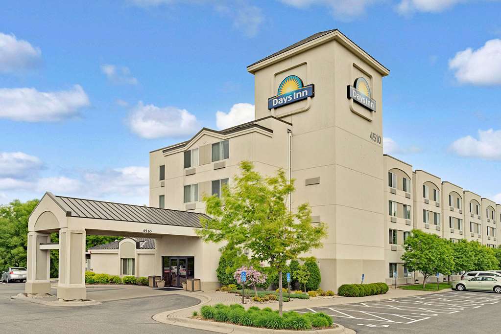 Days Inn by Wyndham Eagan Minnesota Near Mall of America - photo 3