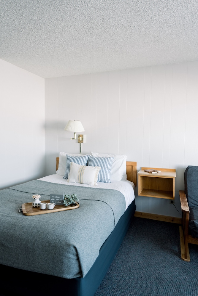 Seagull Bay Motel - photo 17