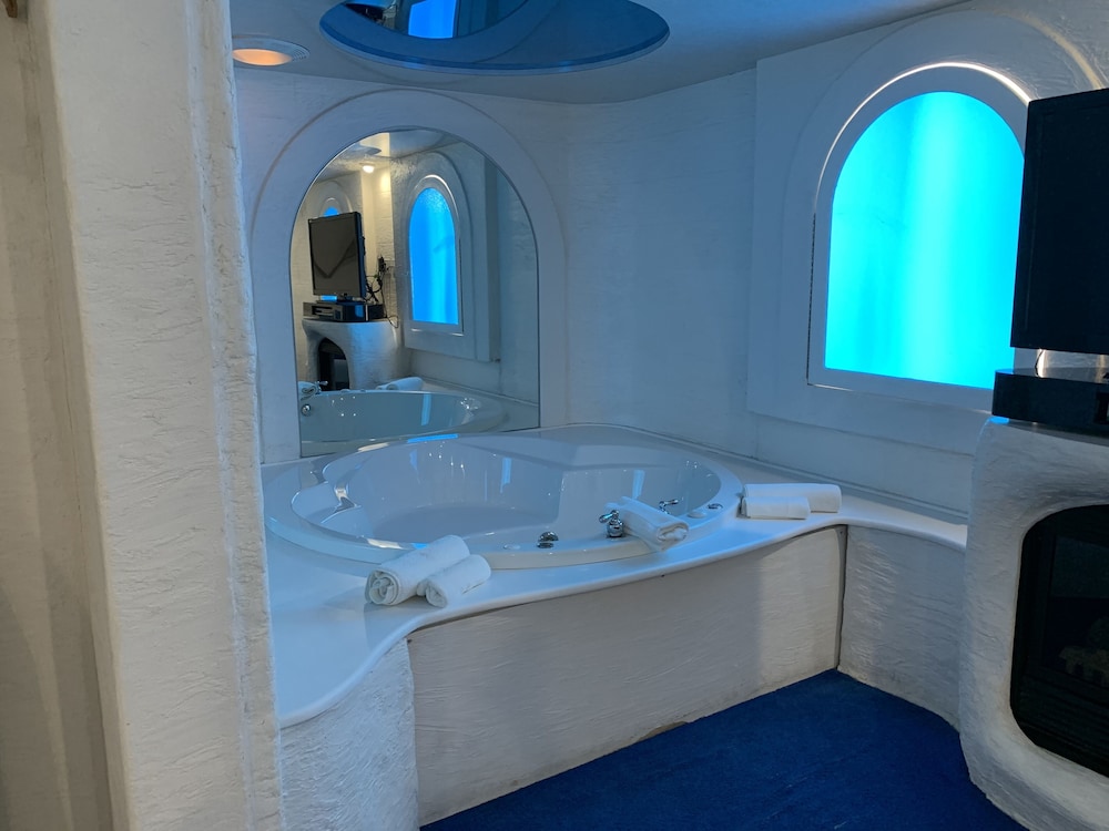 Designer Inn & Suites - photo 37