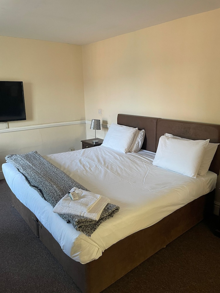 Rose and Crown Hotel — 5-Star Luxury Hotel in Haverhill, United Kingdom
