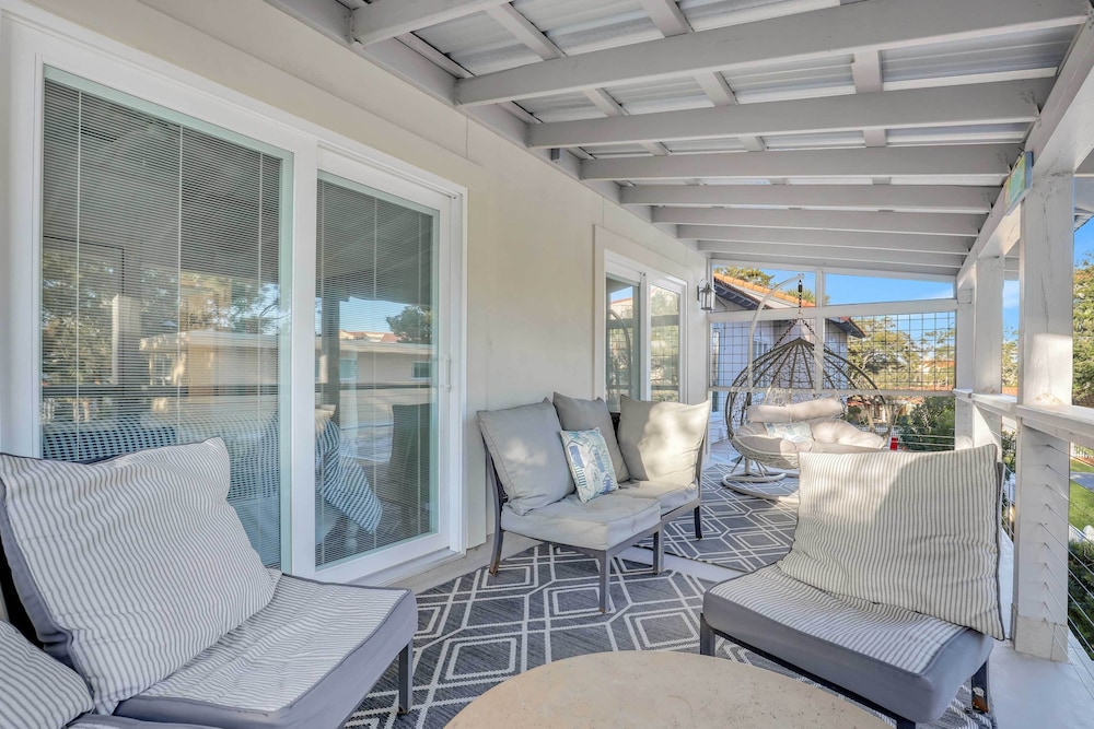 St Simons Island Townhome w Balcony Ocean View — 4-Star Luxury Hotel in Saint Simons Island, United States