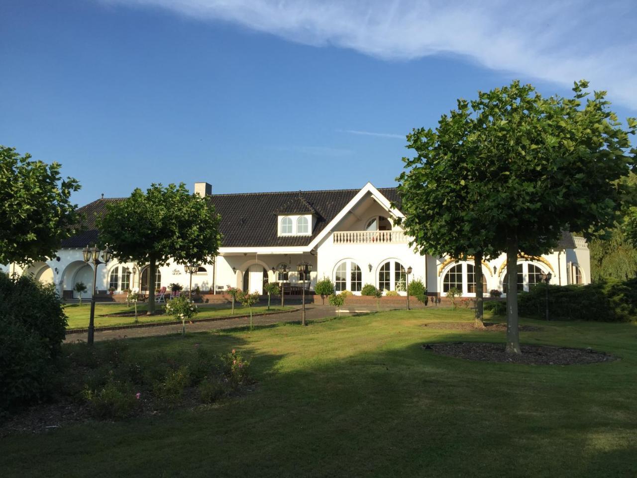 Apartment Maasheuvel — 4-Star Luxury Hotel in Arcen, Netherlands