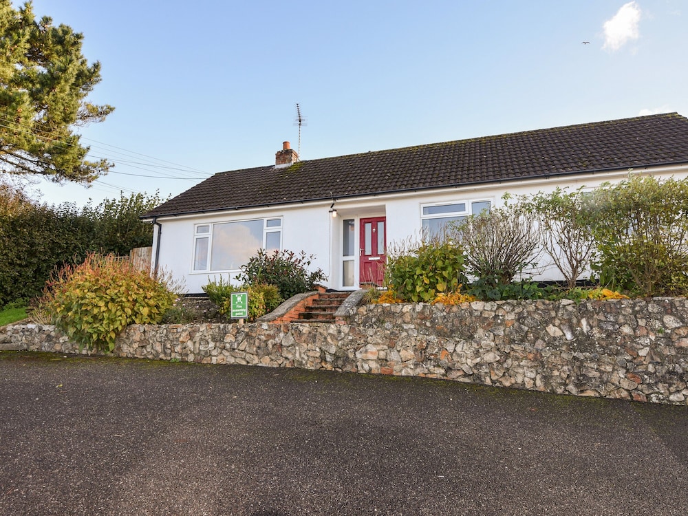 Hook Farm Cottage — 4-Star Luxury Hotel in Lyme Regis, United Kingdom