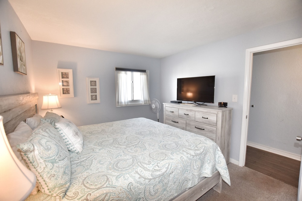 0403 Waters Edge Resort 1 Bedroom Condo by RedAwning - photo 5