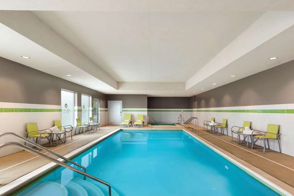 La Quinta Inn & Suites by Wyndham Burlington - photo 8