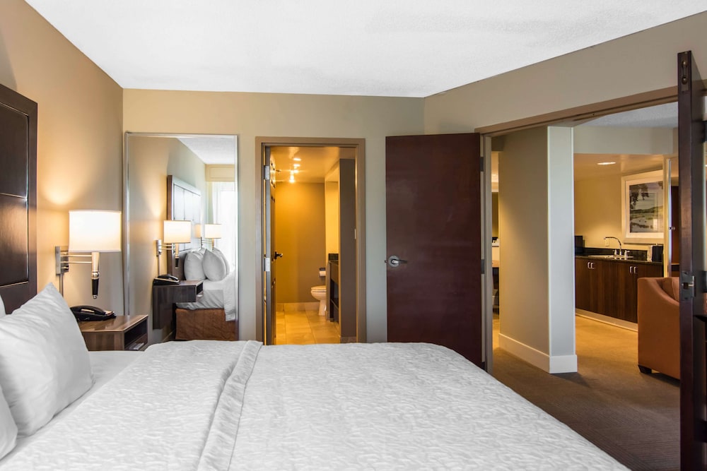 Hampton Inn South Hill - photo 27