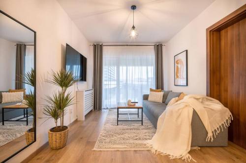 LakeView Cozy Nook Tennis UnderGround Parking Modern Balcony — 4-Star Luxury Hotel in Cluj-Napoca, Romania