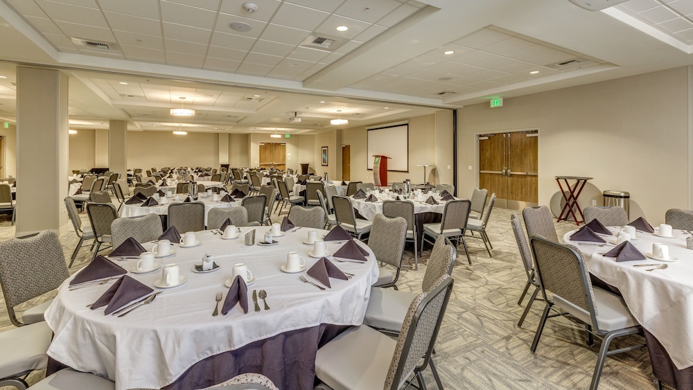 Holiday Inn & Suites Bellingham by IHG - photo 90