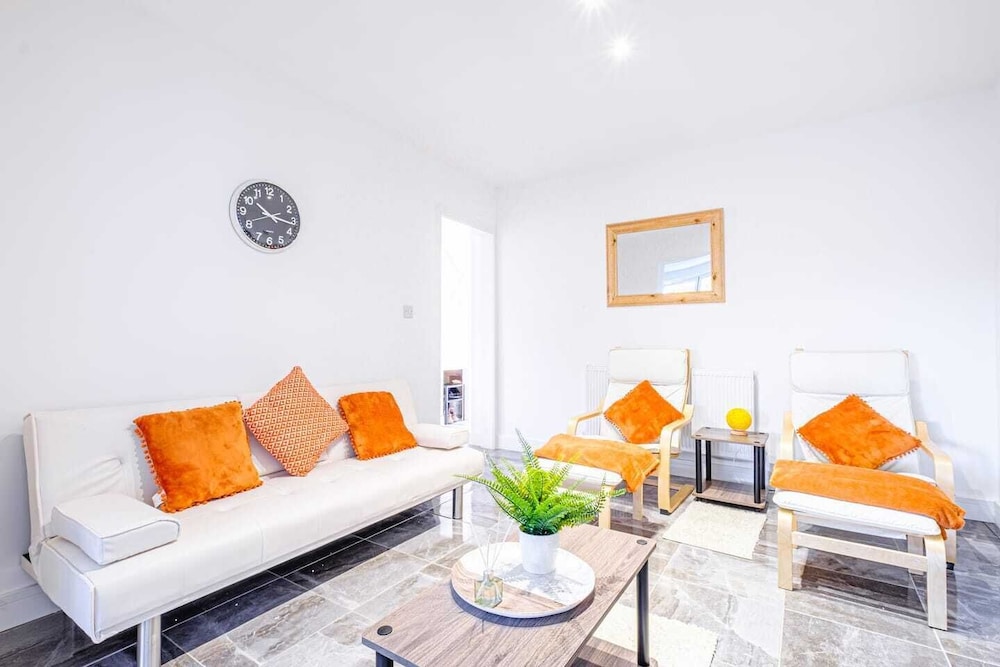 Karah Suites Bristol Filton — 4-Star Luxury Hotel in Bristol, United Kingdom